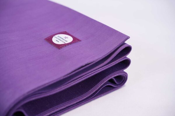 Λεπτό ελαφρύ στρώμα γιόγκα ταξιδίου από φυσικό καουτσούκ – Lightweight thin travel yoga mat made of natural rubber