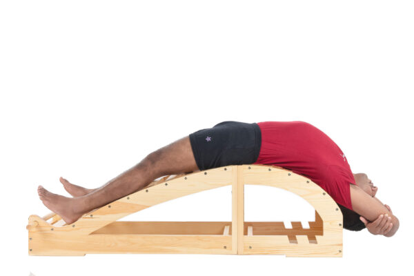 Viparita Dandasana Bench, Ξύλινος πάγκος γιόγκα για οπίσθιες κάμψεις, Yoga wooden props, Iyengar Yoga props, ξύλινο βοήθημα γιόγκα για backbends, Yoga therapy