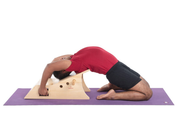 Simhasana Box, Ξύλινος πάγκος γιόγκα για οπίσθιες κάμψεις, Yoga wooden props, Iyengar Yoga props, ξύλινο βοήθημα γιόγκα για backbends, Yoga therapy