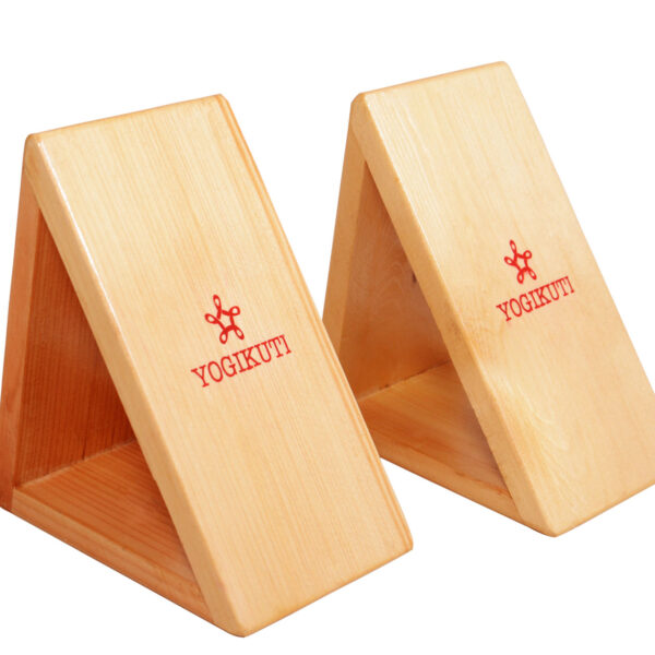 Ξύλινο τριγωνικό τουβλάκι γιόγκα - Iyengar Yoga pros - Ξύλινα βοηθήματα Γιόγκα - Yoga Therapy - Restorative Yoga