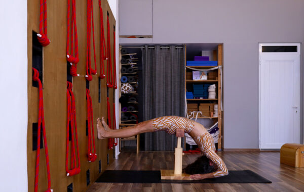 Συνεργασία για προϊόντα yoga - Yogikuti και Μαρία Χρυσοχεράκη, Yogikuti stump set, σχοινιά τοίχου, ξύλινο τέταρτο κυλίνδρου. premium yoga mat 4mm black, yoga hall